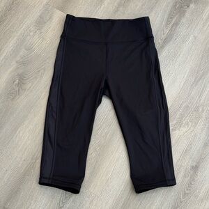 Lululemon Women’s Black Crop Leggings - Small